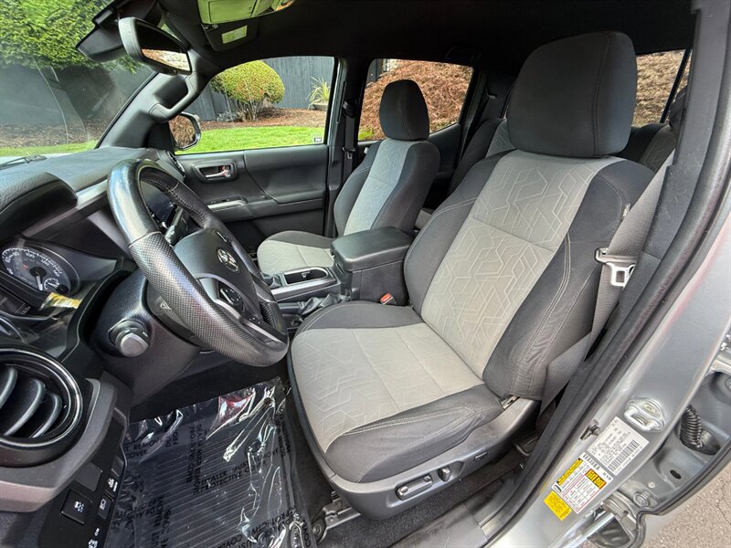 Used 2022 Toyota Tacoma TRD Sport w/ Technology Package image 10