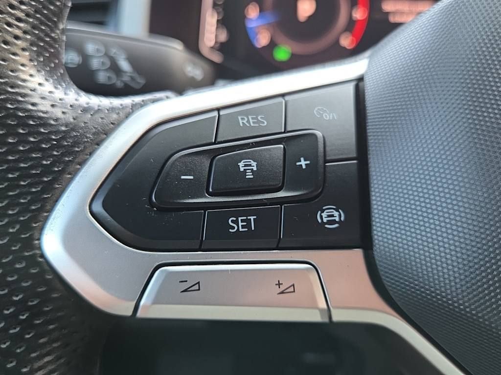 Used 2020 Volkswagen Atlas Cross Sport SEL Premium R-Line image 3