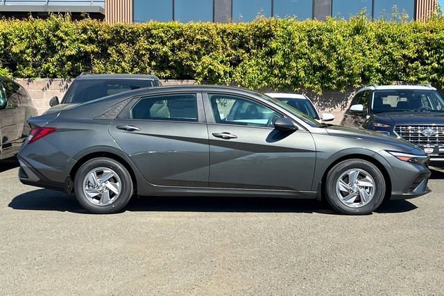 New 2026 Hyundai Elantra SE image 5
