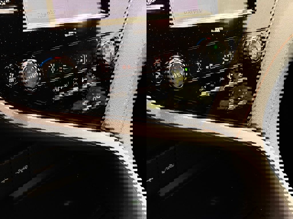 Used 2020 Toyota Camry LE FWD image 31