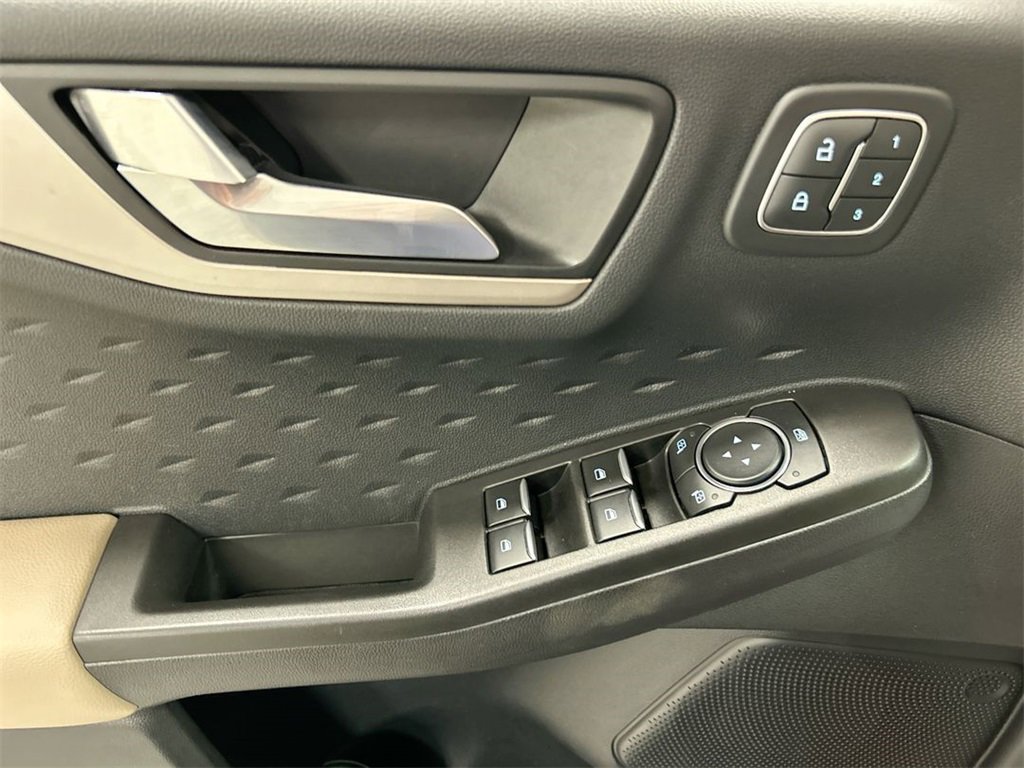 Used 2020 Ford Escape SEL image 11