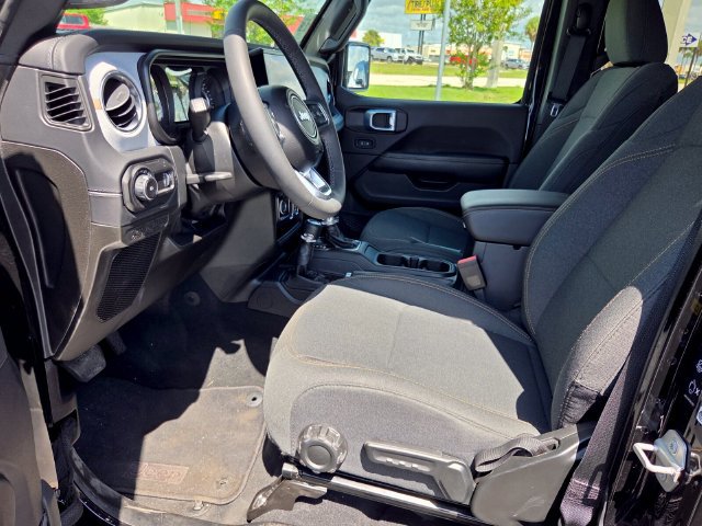 Used 2026 Jeep Wrangler Unlimited Sahara AWD/4WD image 8