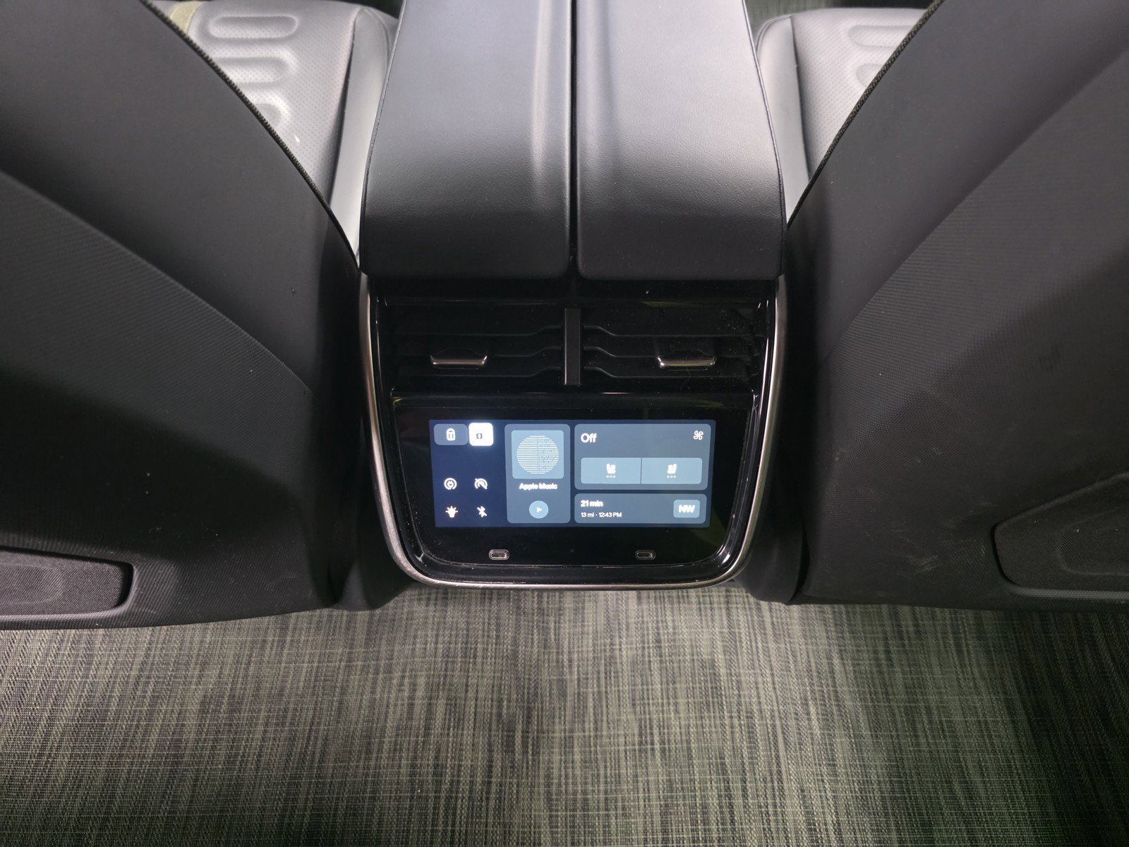 Used 2024 Rivian R1S Adventure AWD/4WD image 30