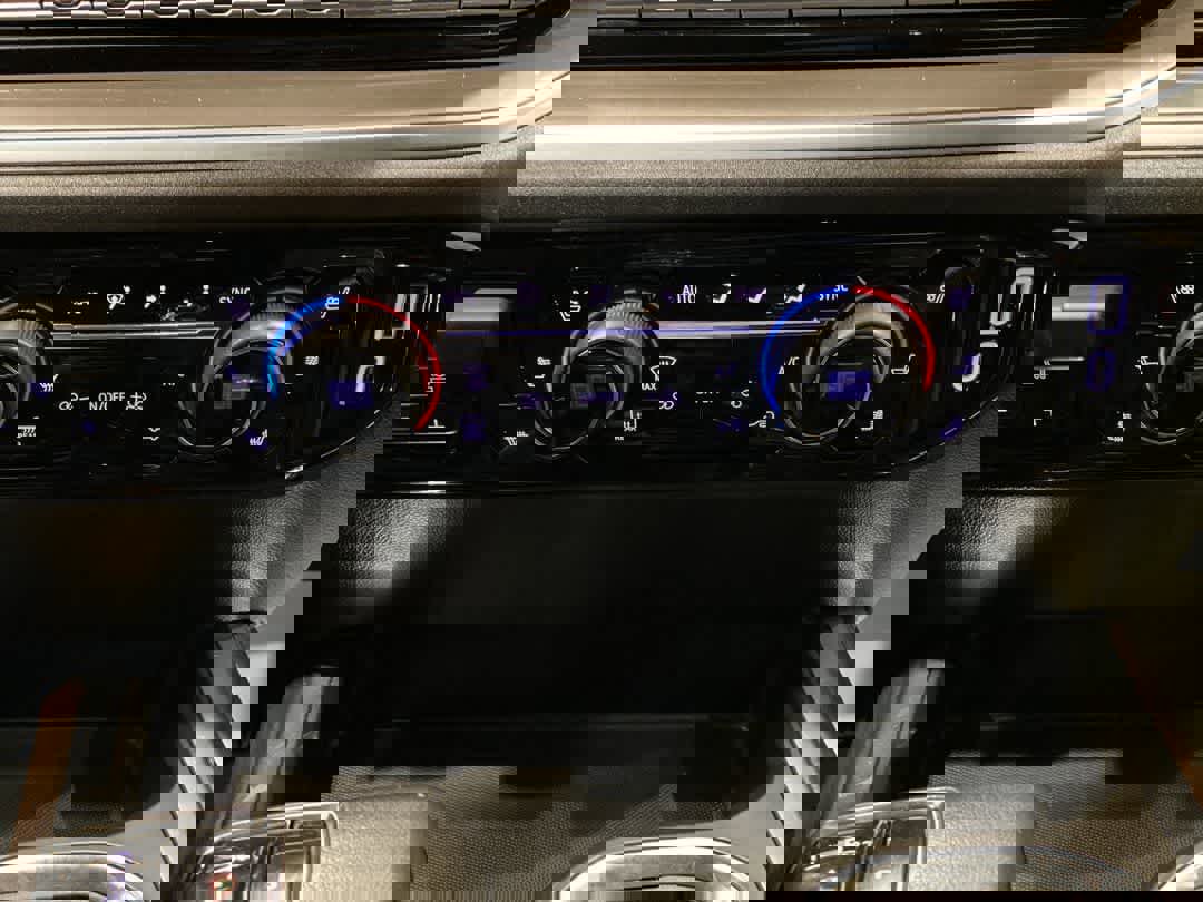 Used 2022 Chevrolet Silverado 1500 High Country w/ Technology Package image 21