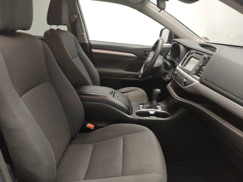 Used 2018 Toyota Highlander LE w/ Protection Package #3 AWD/4WD image 21