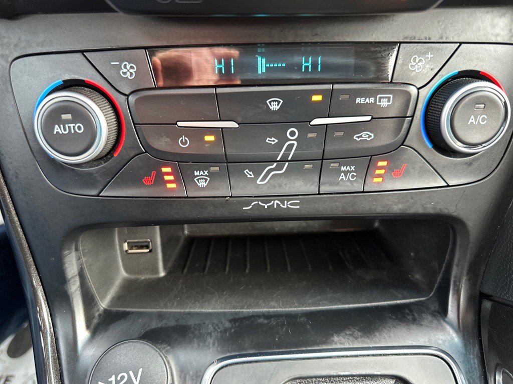 Used 2018 Ford Focus Titanium FWD image 30