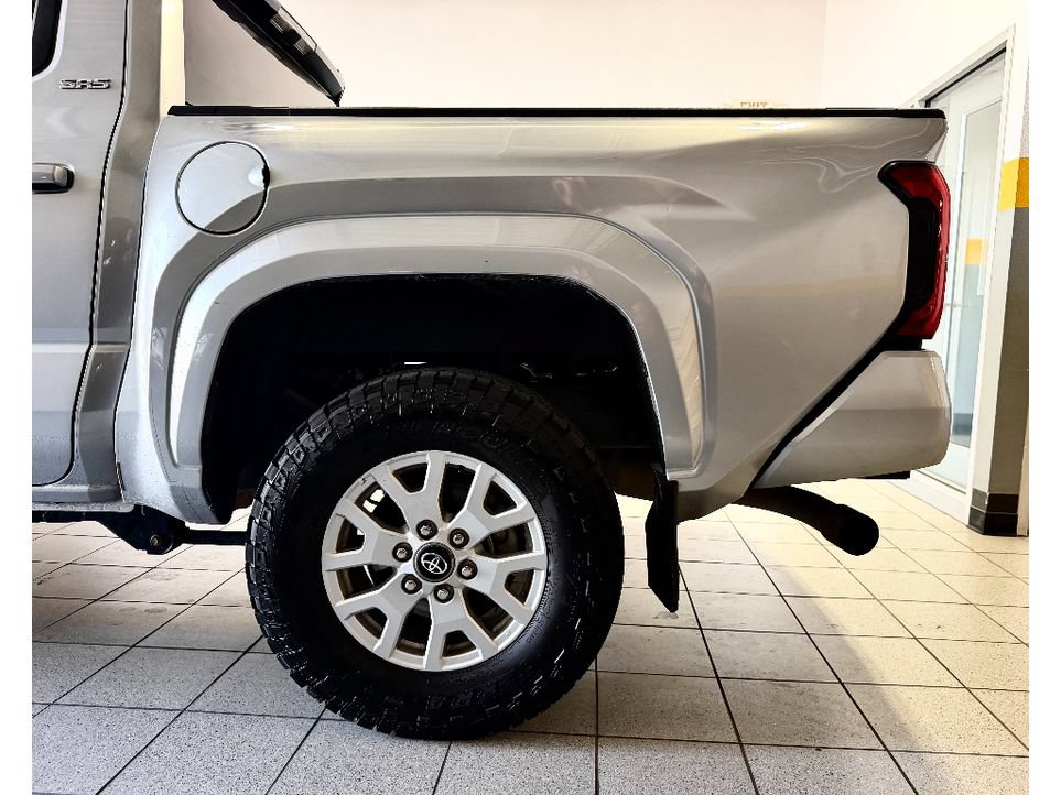 Used 2024 Toyota Tacoma SR5 AWD/4WD image 11