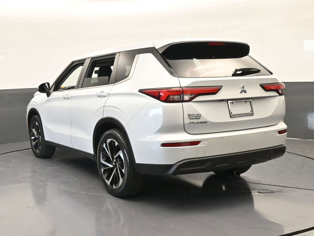 Used 2022 Mitsubishi Outlander ES image 4