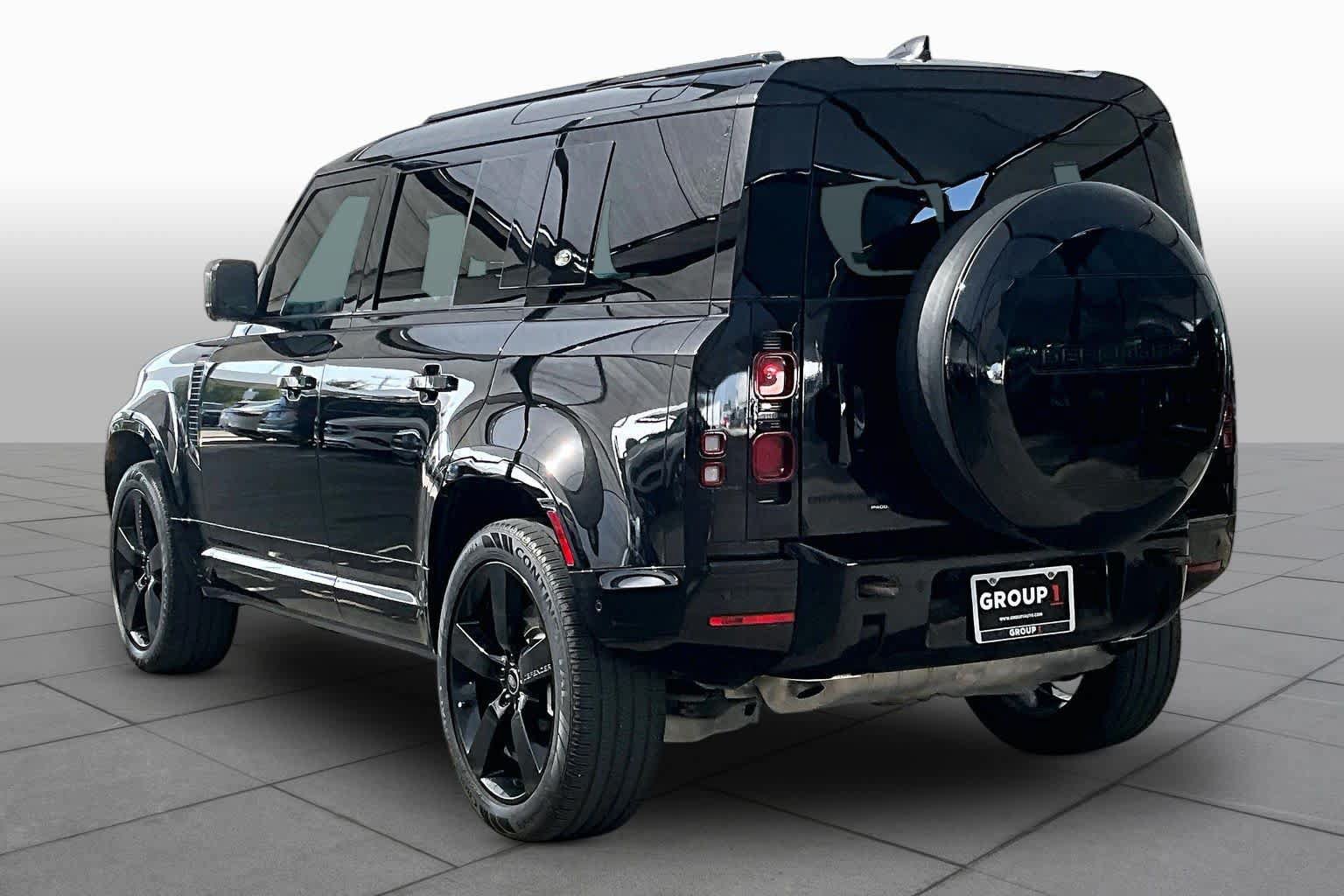 Used 2023 Land Rover Defender 110 X-Dynamic SE AWD/4WD image 12