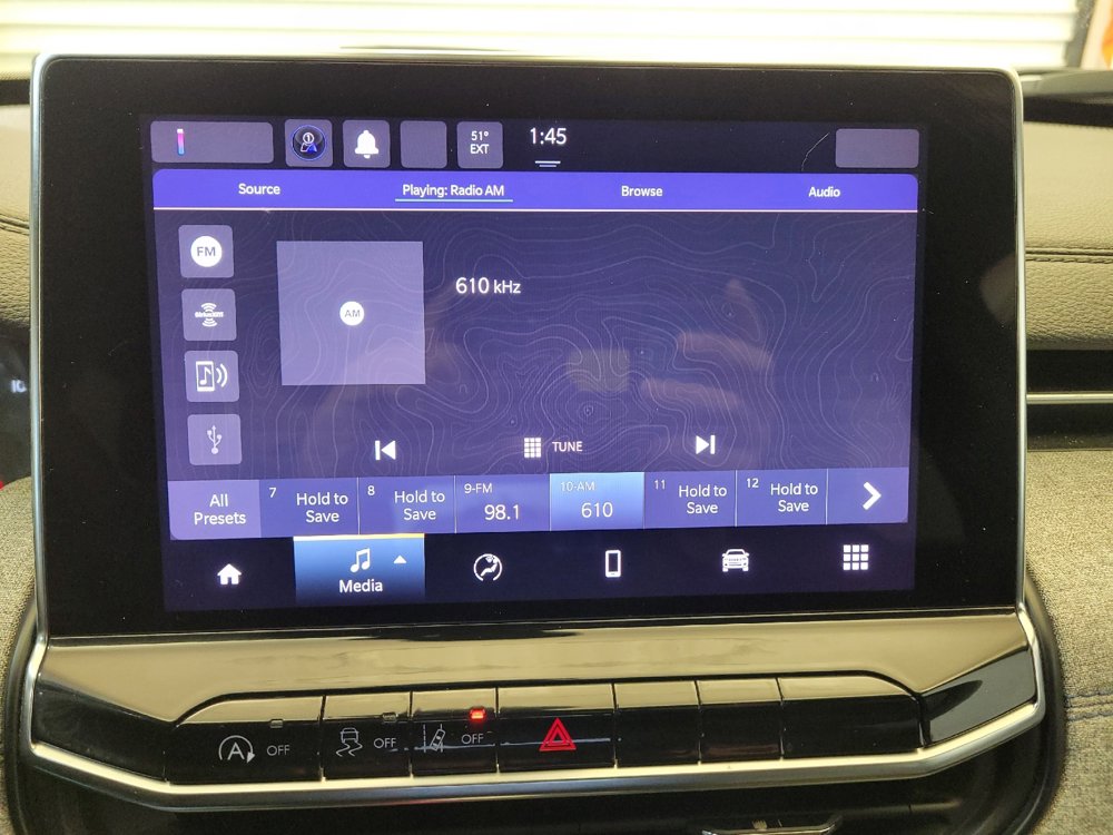 Used 2024 Jeep Compass Latitude image 25