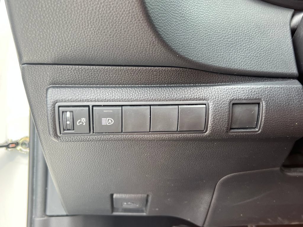 Used 2022 Toyota Corolla LE FWD image 19
