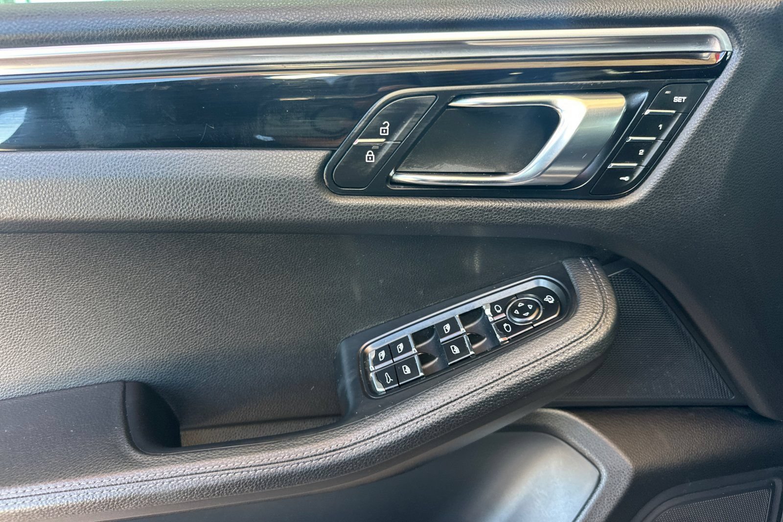 Used 2019 Porsche Macan S AWD/4WD image 12
