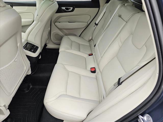 Used 2023 Volvo XC60 B5 Ultimate image 11