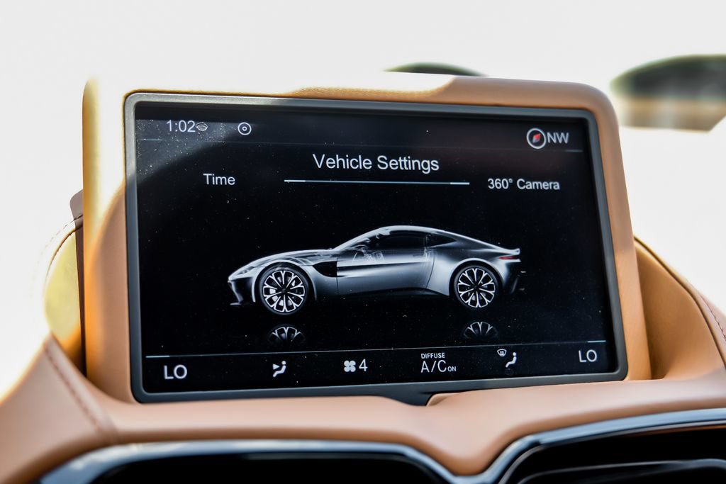 Used 2020 Aston Martin V8 Vantage Coupe RWD image 28