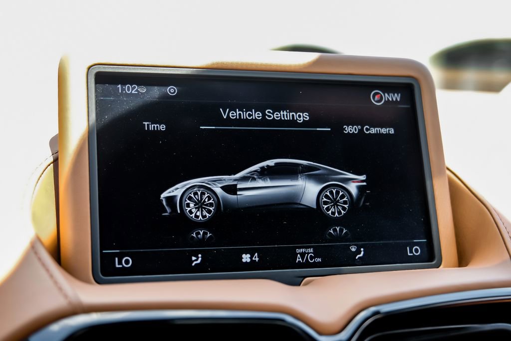 Used 2020 Aston Martin V8 Vantage Coupe RWD image 28