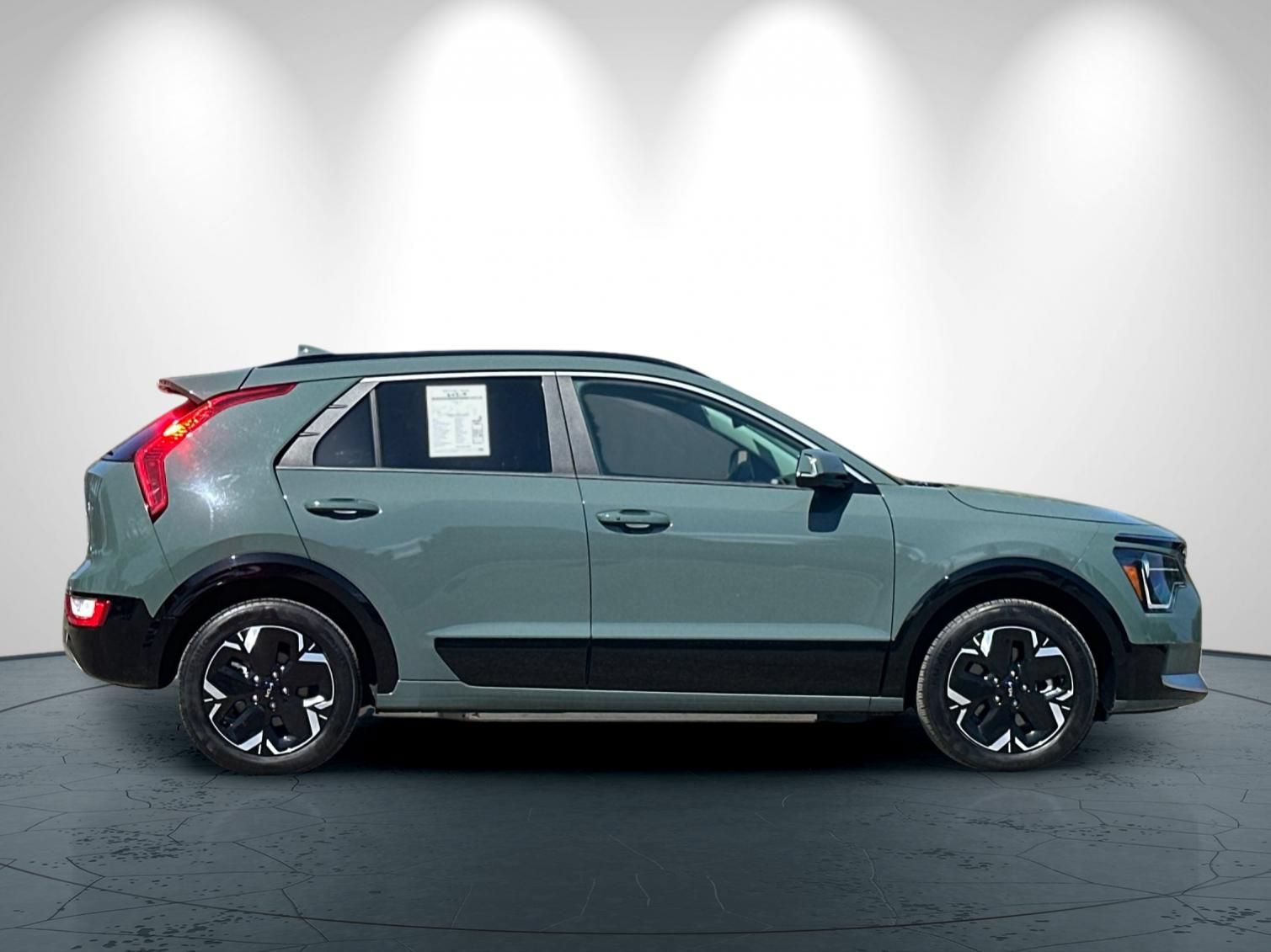 Certified 2024 Kia Niro Wind FWD image 3