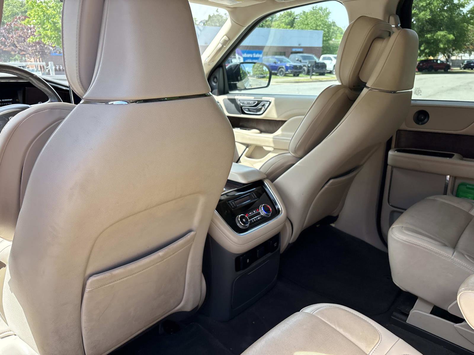 Used 2019 Lincoln Navigator Select w/ Technology Package AWD/4WD image 27