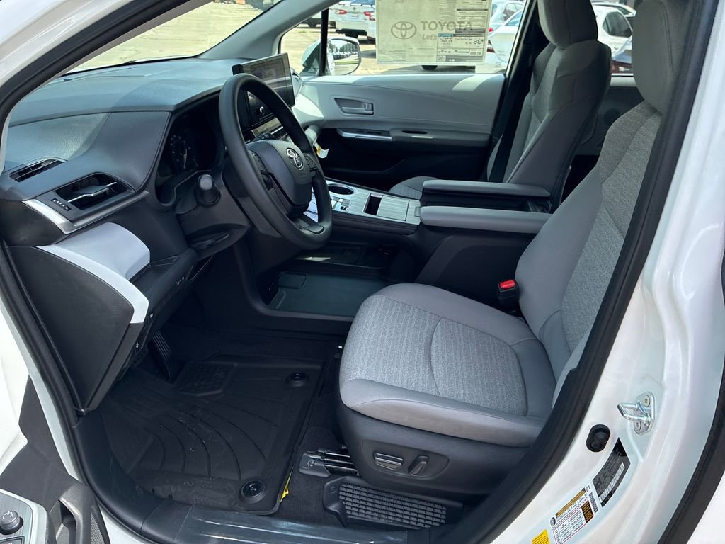New 2026 Toyota Sienna LE FWD image 15