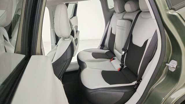 Used 2019 Jeep Compass Latitude FWD image 16