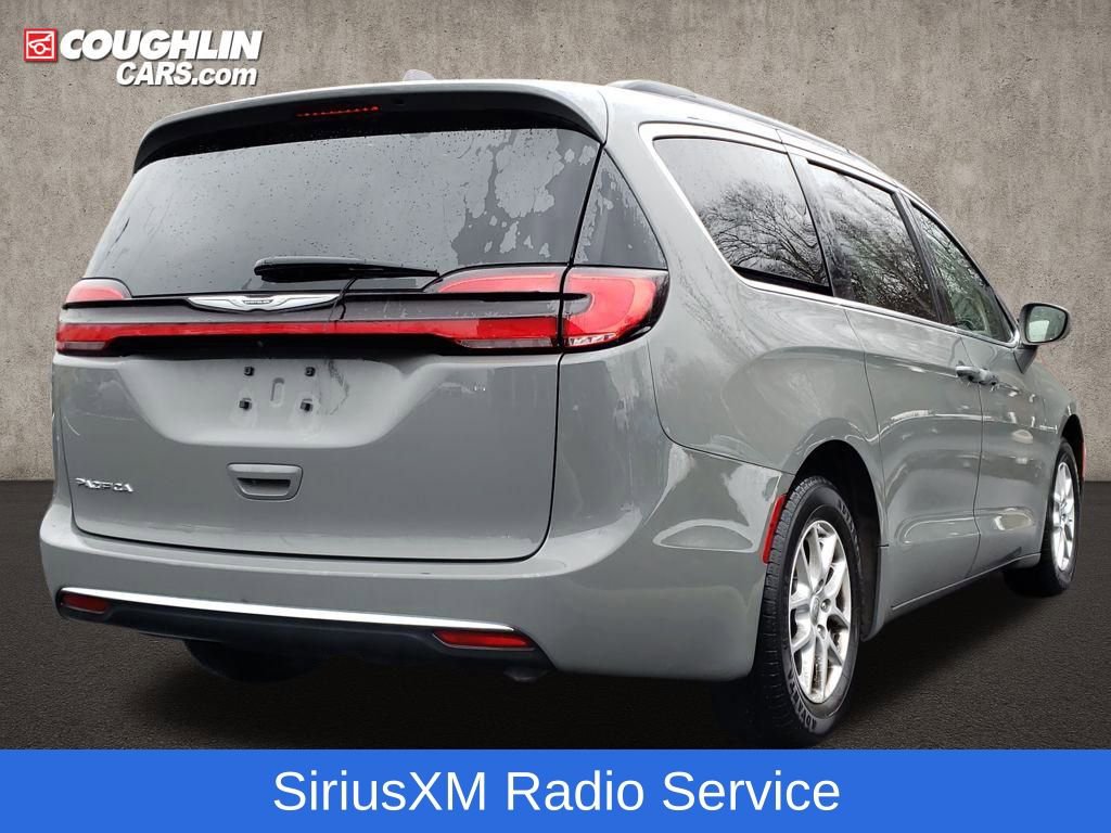 Used 2022 Chrysler Pacifica Touring-L image 10