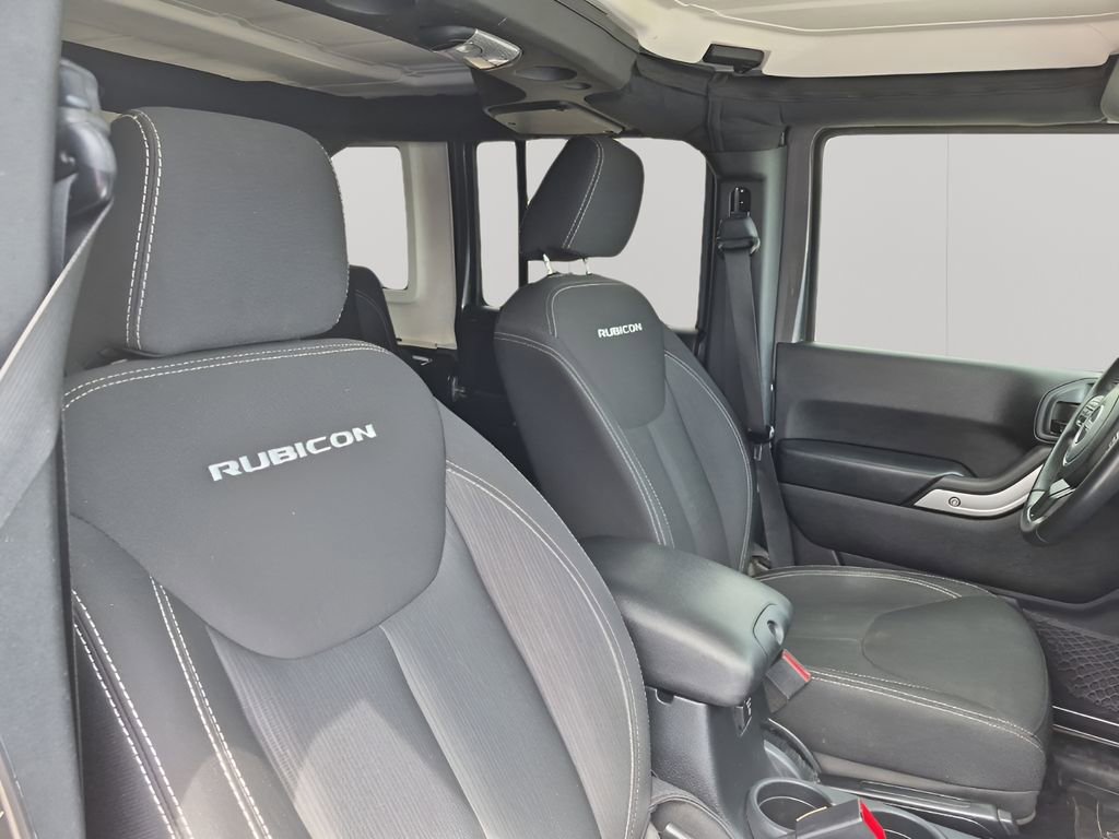 Used 2016 Jeep Wrangler Unlimited Rubicon w/ Connectivity Group image 15