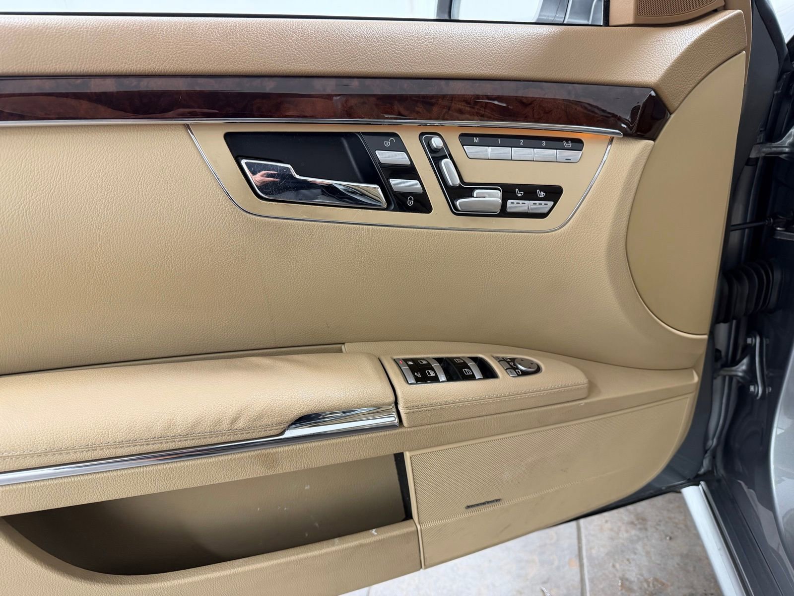 Used 2011 Mercedes-Benz S 550 4MATIC image 27