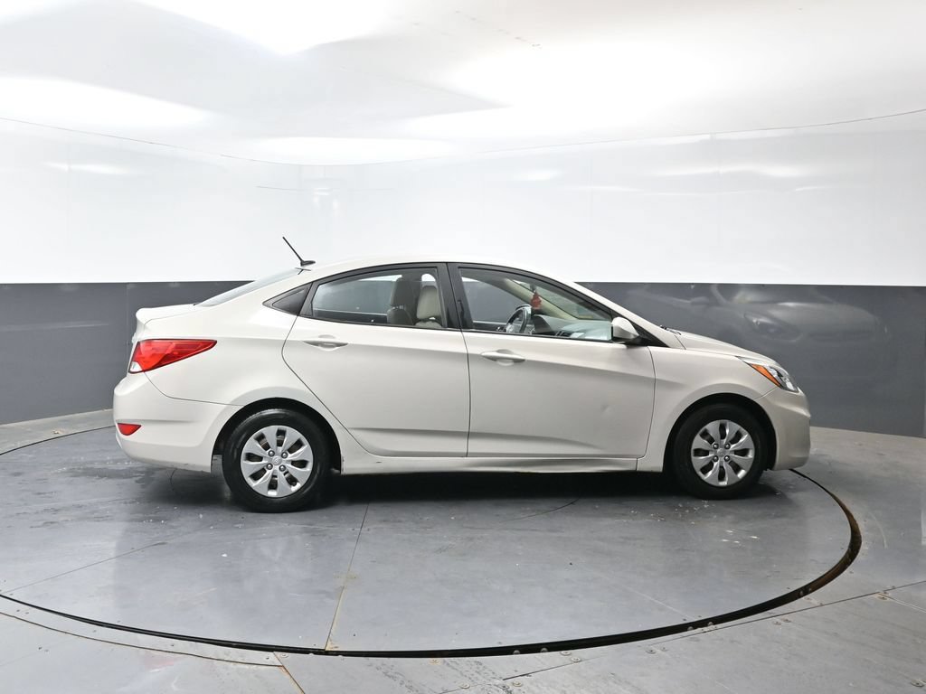 Used 2017 Hyundai Accent SE FWD image 2