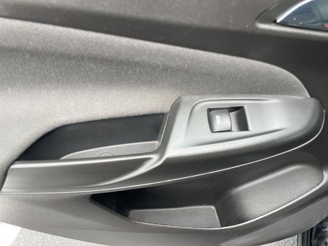 New 2023 Chevrolet Bolt EUV LT FWD image 36