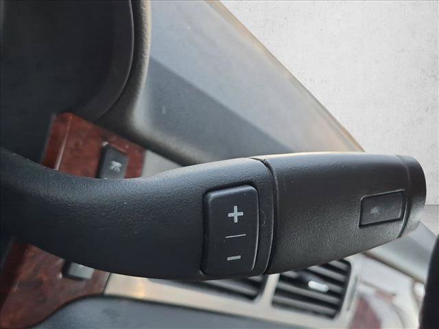 Used 2013 Chevrolet Suburban LT RWD image 9