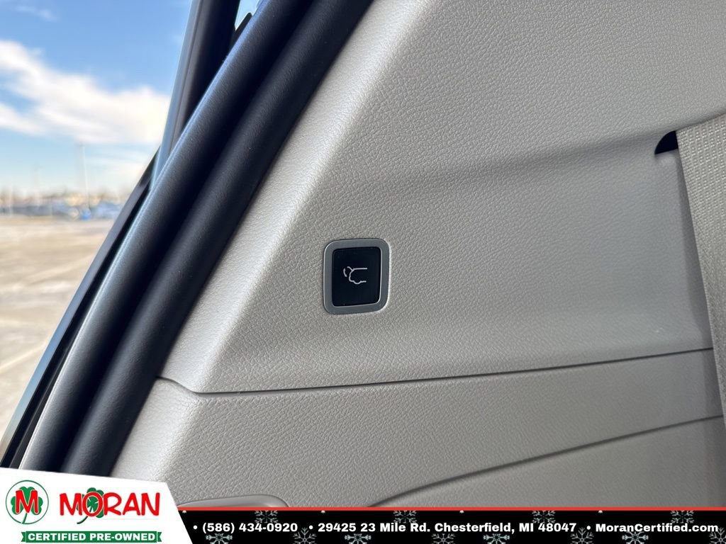 Used 2017 Chrysler Pacifica Touring Plus w/ Tire & Wheel Group image 34