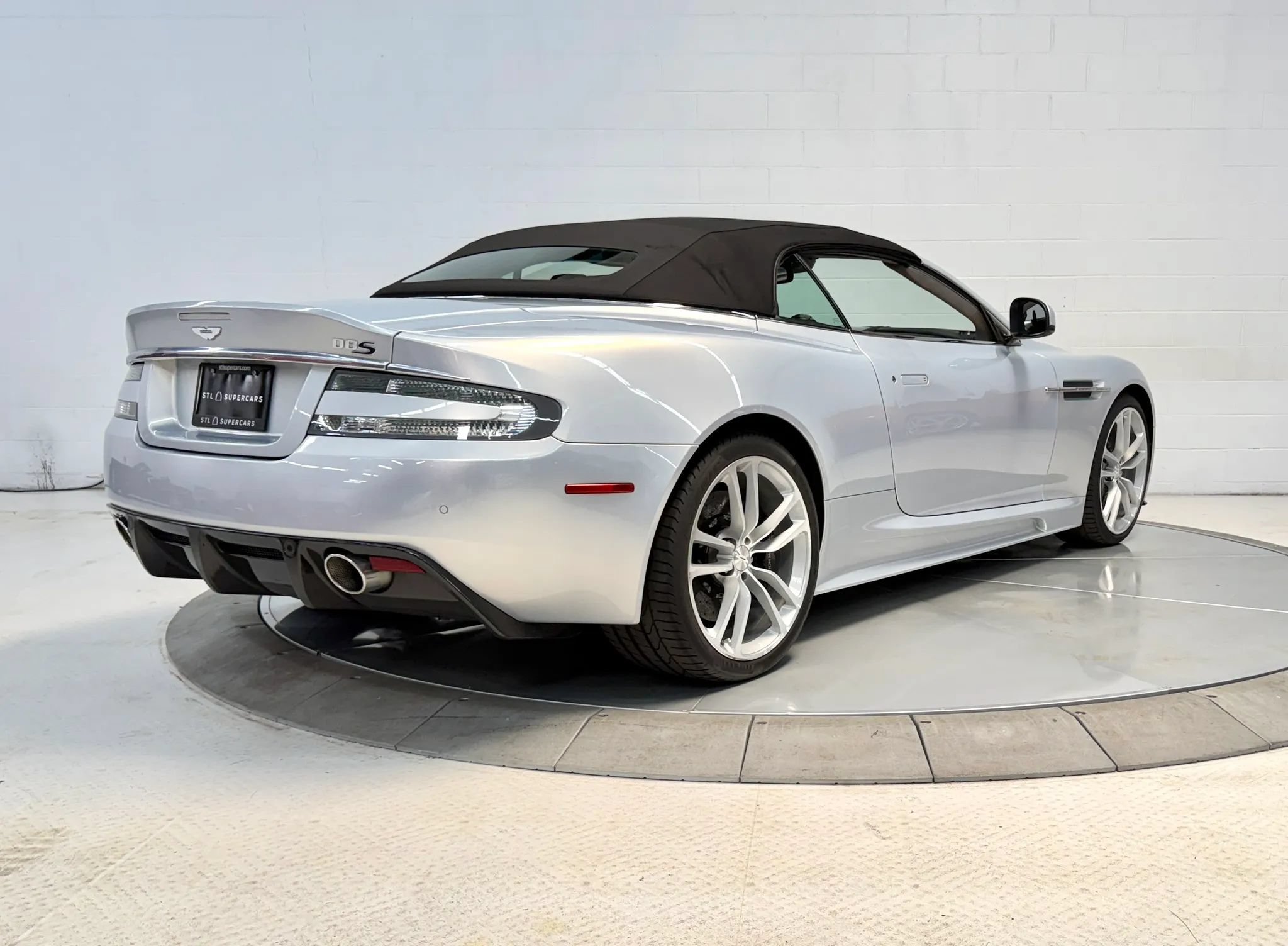 Used 2012 Aston Martin DBS Volante RWD image 16
