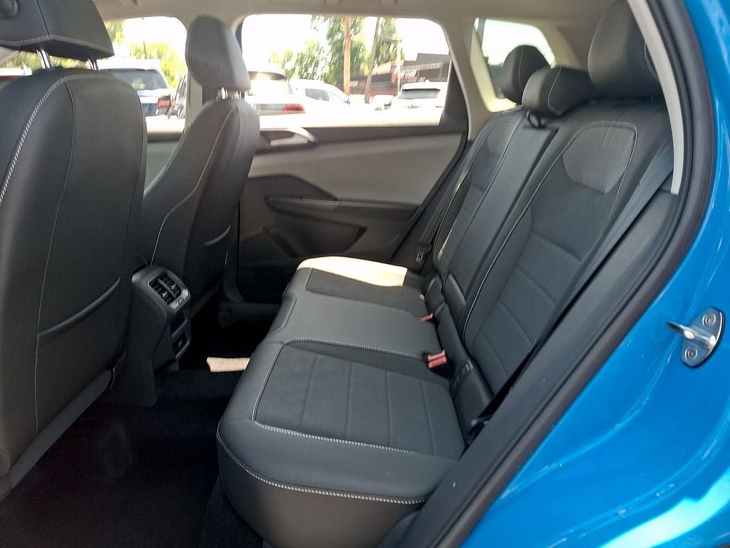 Used 2023 Volkswagen Taos SE w/ Panoramic Sunroof Package FWD image 10