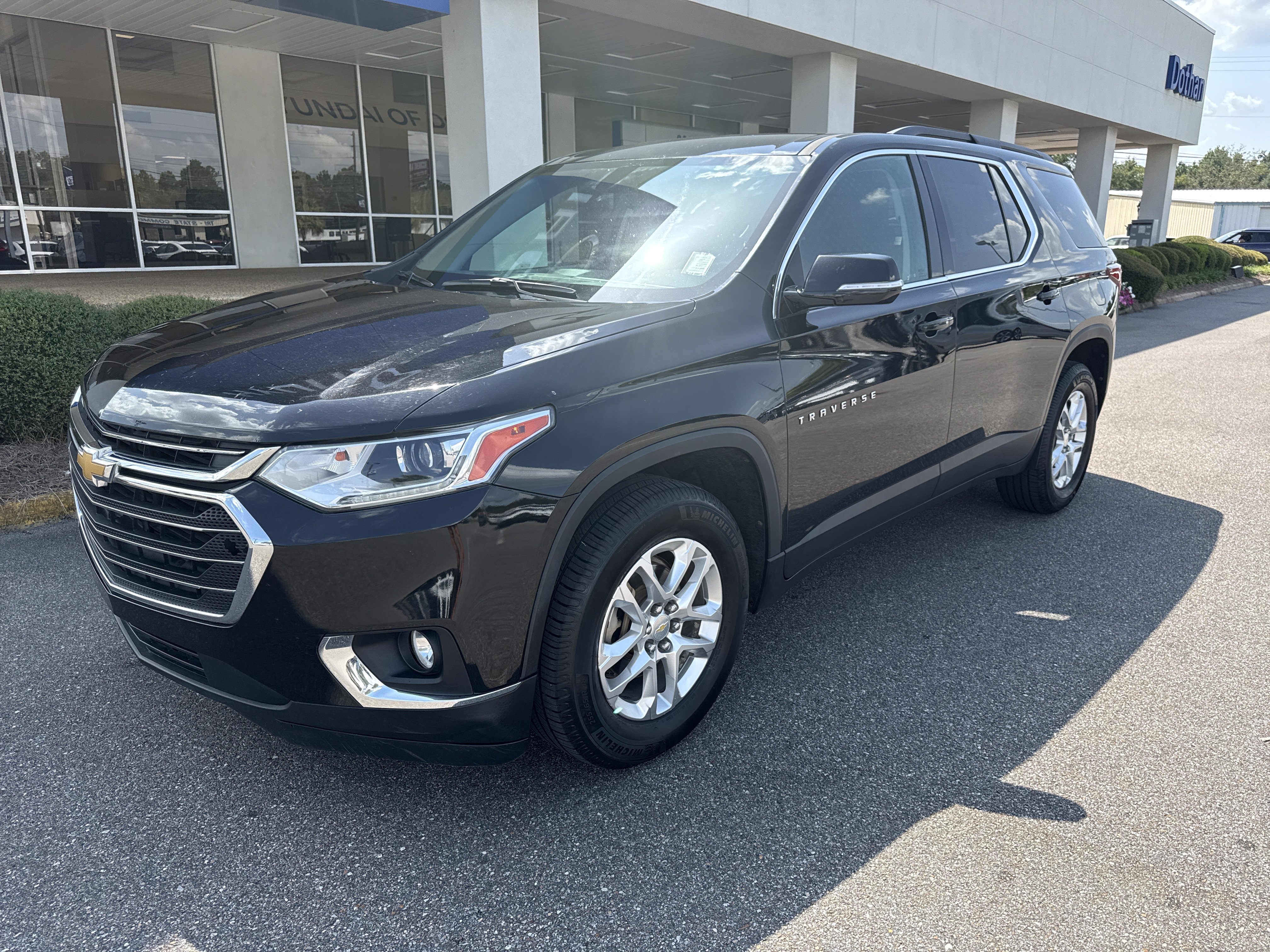 Used 2019 Chevrolet Traverse LT FWD video 1