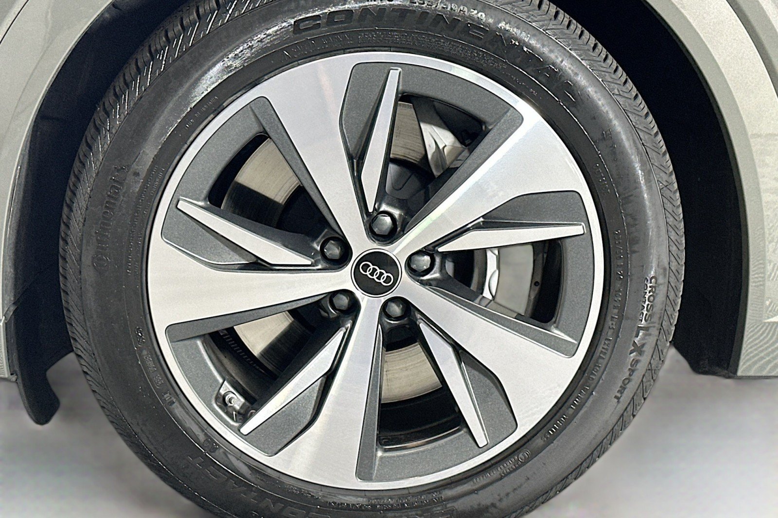 Used 2024 Audi Q8 e-tron Premium AWD/4WD image 11
