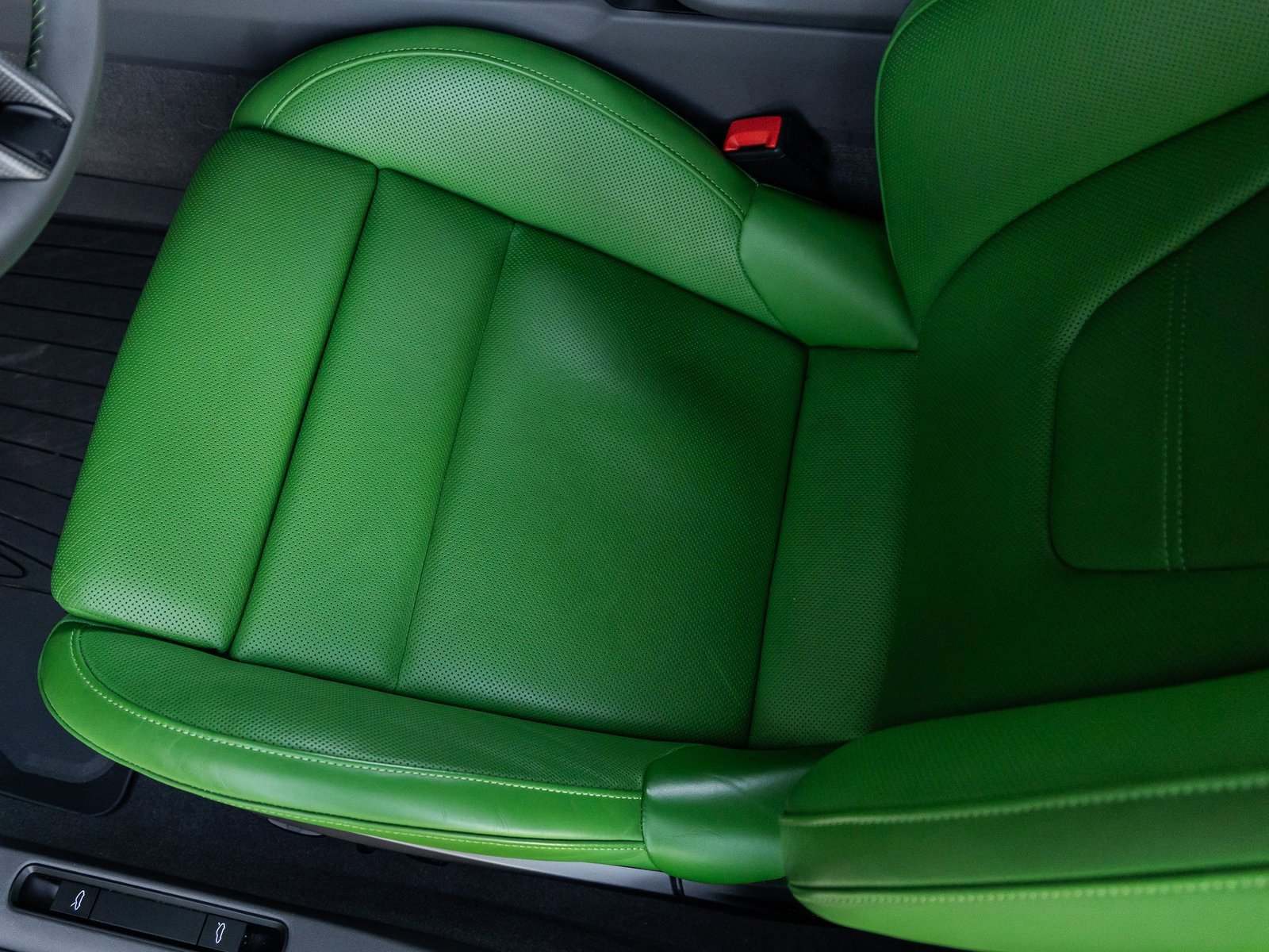 Certified 2022 Porsche 911 Turbo S w/ 911 Turbo Sportdesign Package image 33