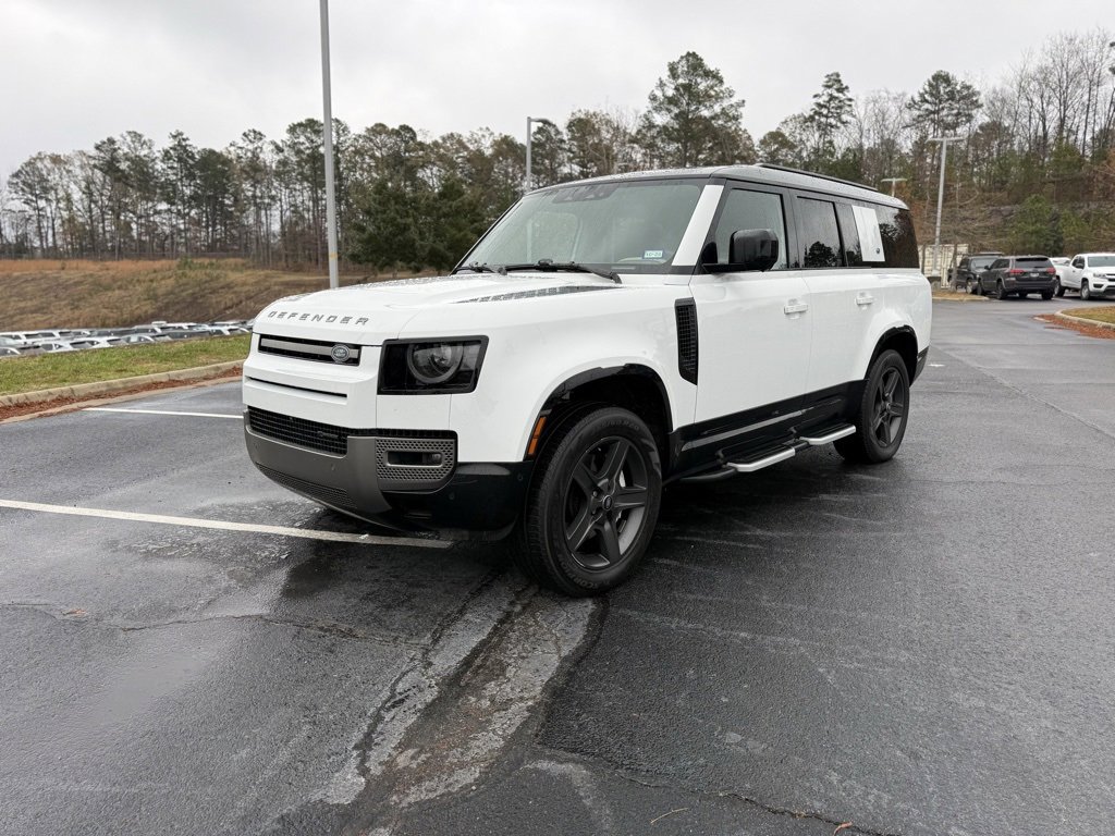Used 2023 Land Rover Defender 130 X-Dynamic SE image 3