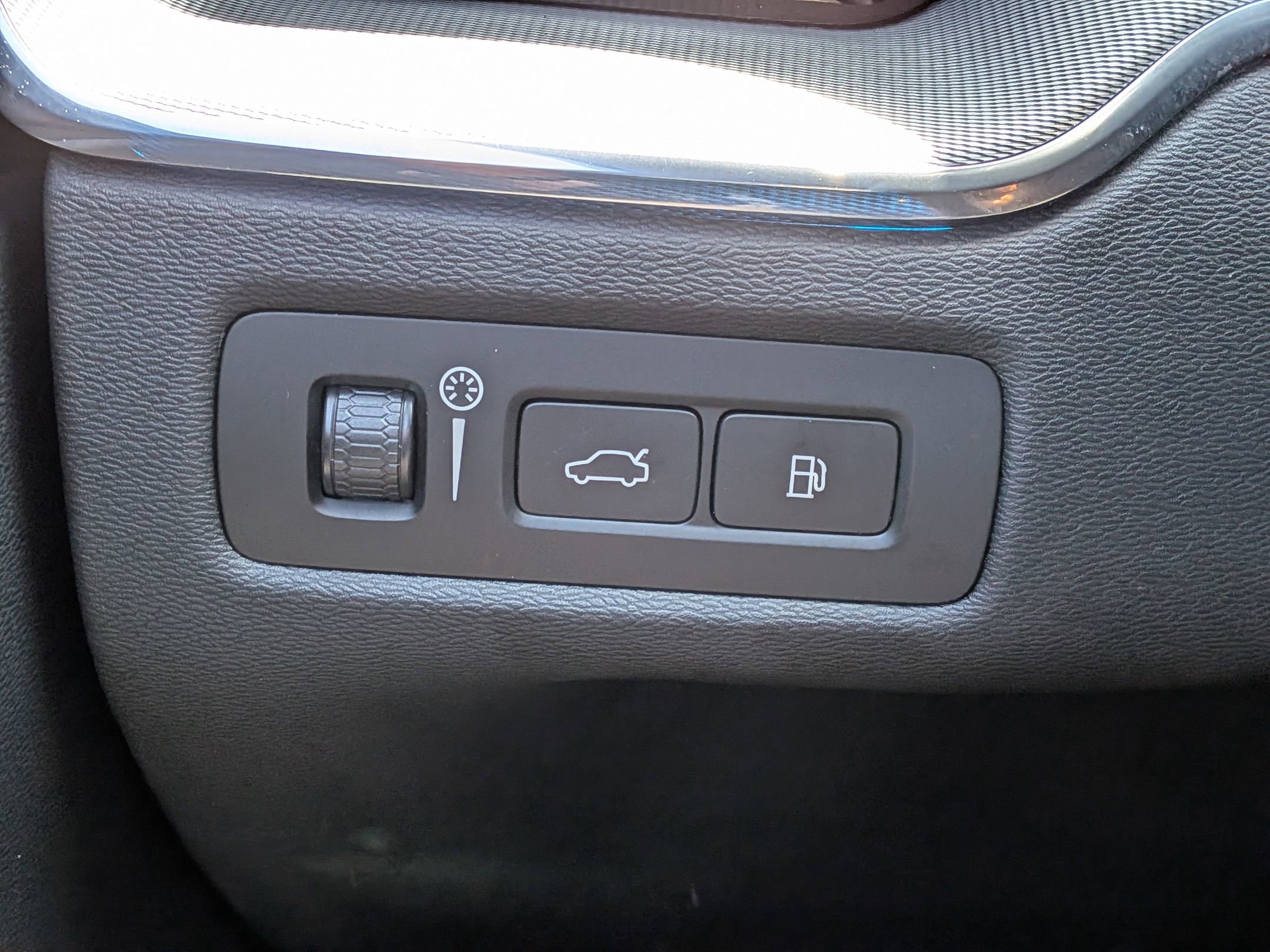 Used 2021 Volvo XC60 T8 R-Design w/ Advanced Package image 18