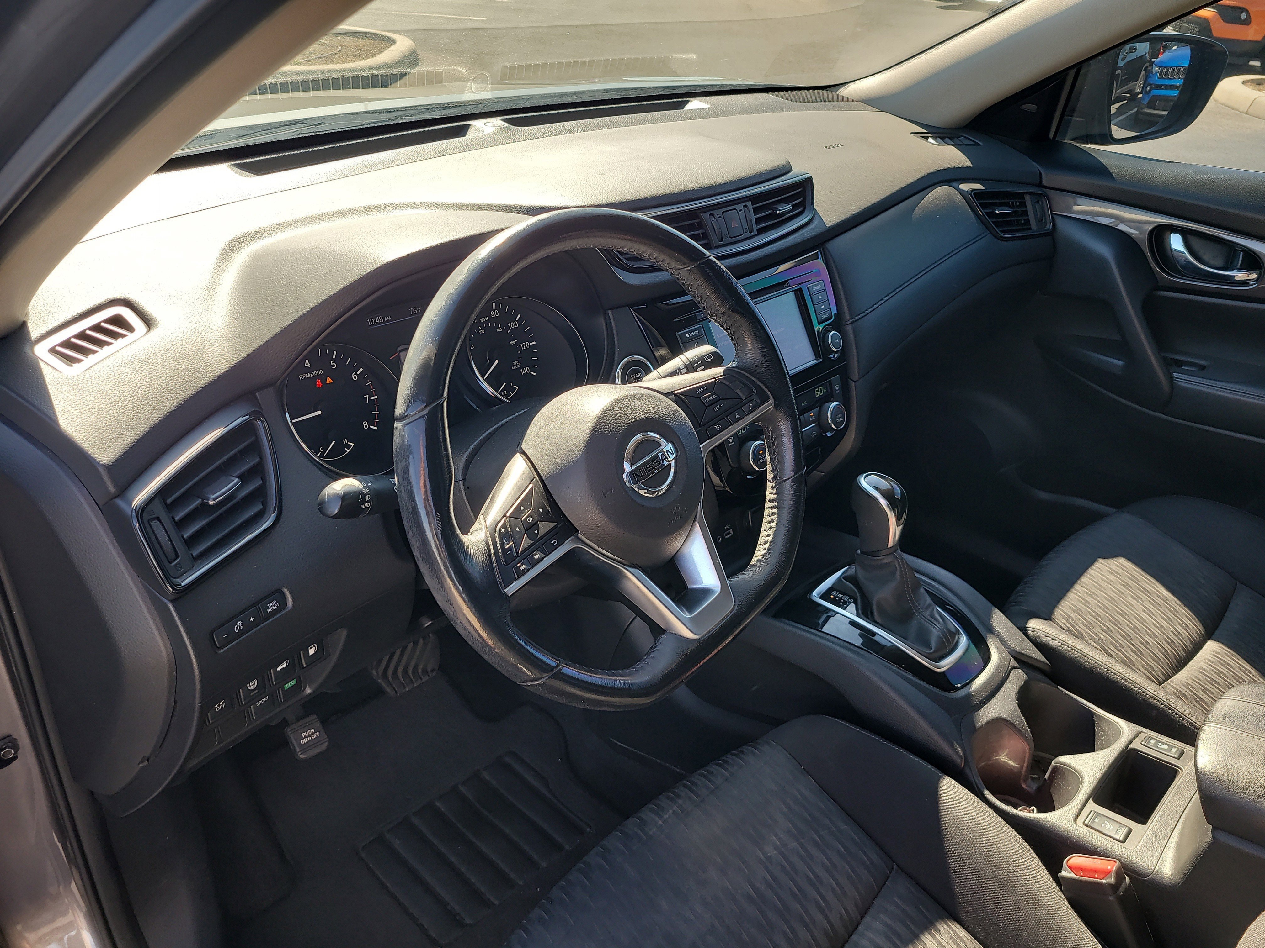 Used 2019 Nissan Rogue SV image 18