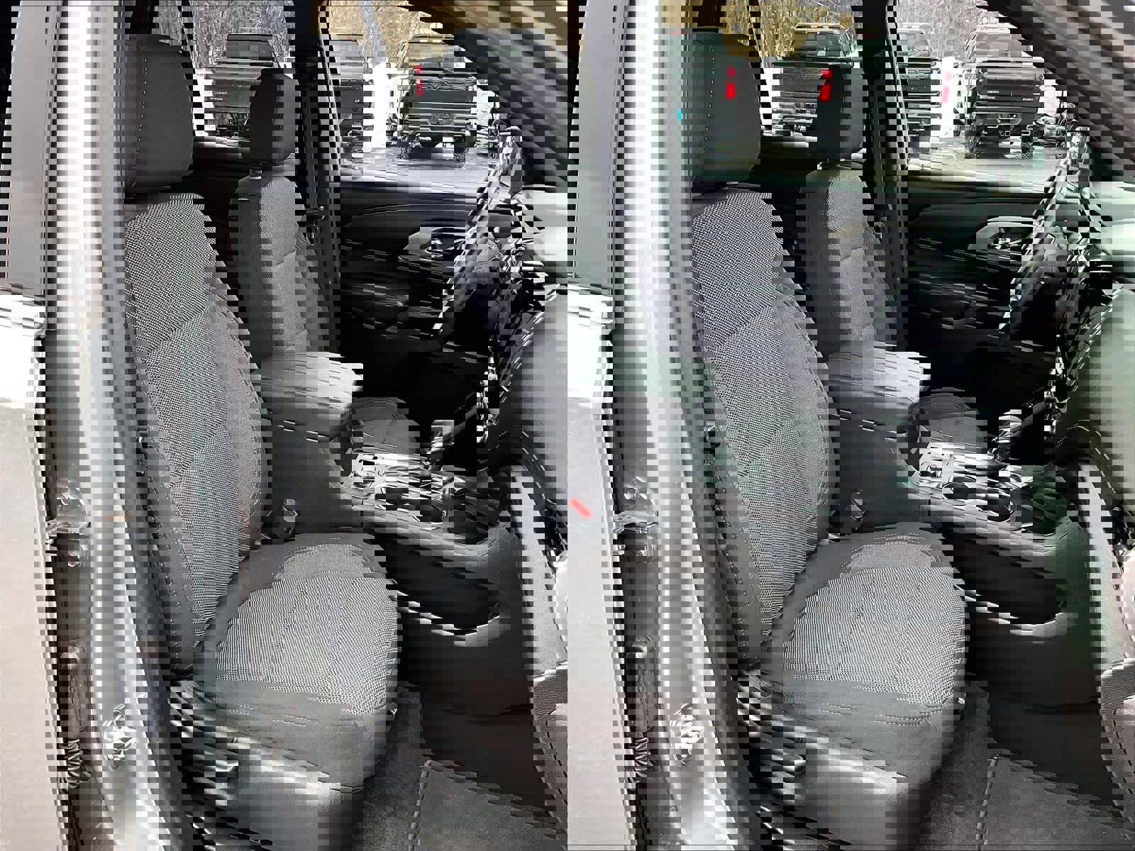 Used 2023 Chevrolet Traverse LT image 11