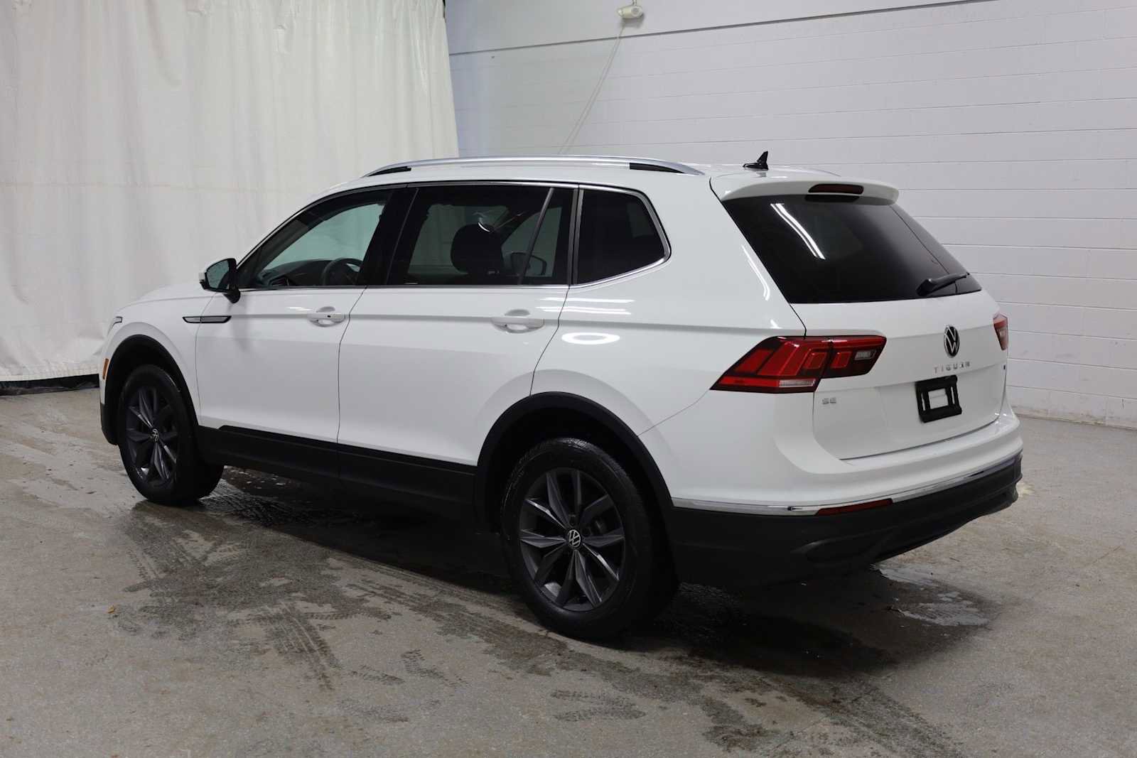 Used 2022 Volkswagen Tiguan SE image 3