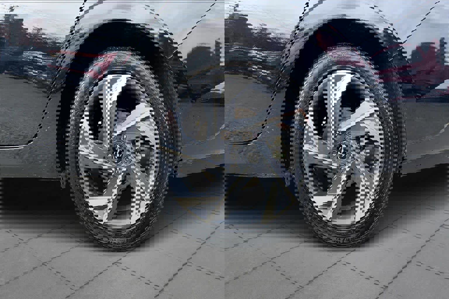 Used 2024 Hyundai Elantra Limited image 10