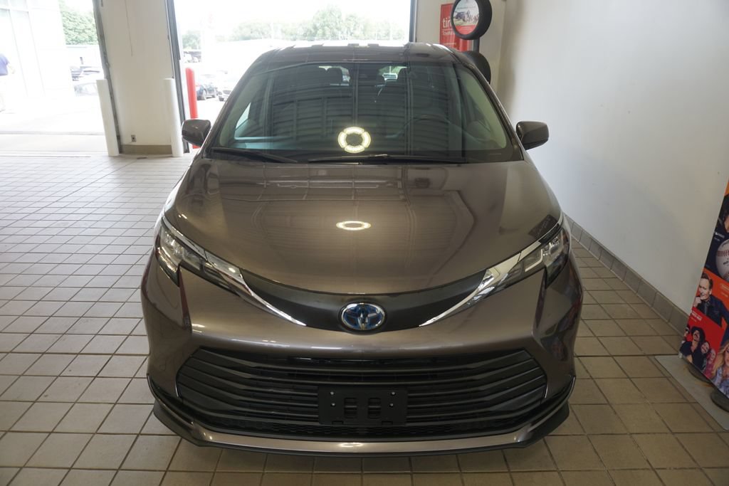 Certified 2021 Toyota Sienna LE FWD image 13