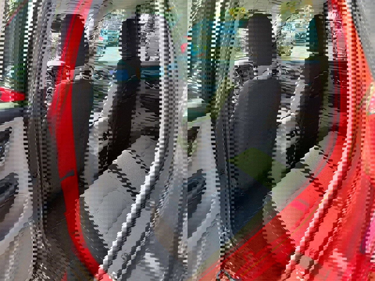 Used 2023 GMC Terrain SLE image 8