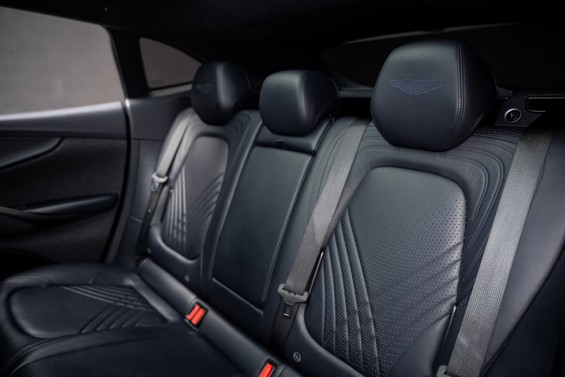 Used 2021 Aston Martin DBX AWD/4WD image 64