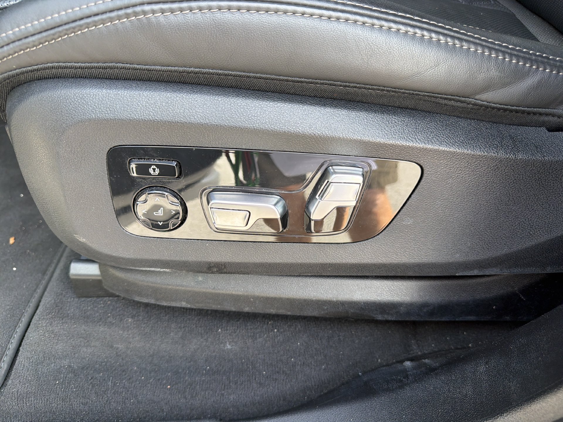 Certified 2026 BMW X7 M60i AWD/4WD image 26