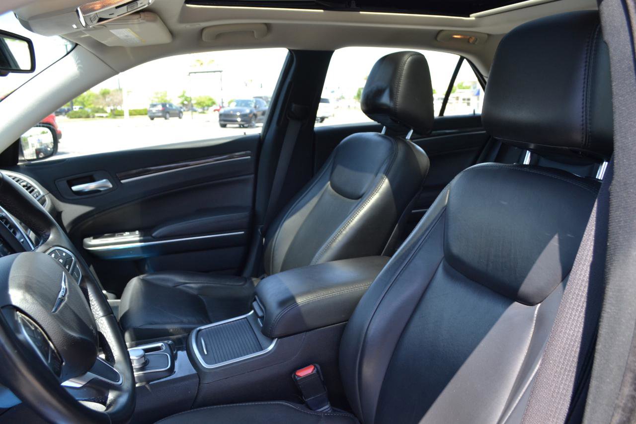 Used 2018 Chrysler 300 Touring L AWD/4WD image 28