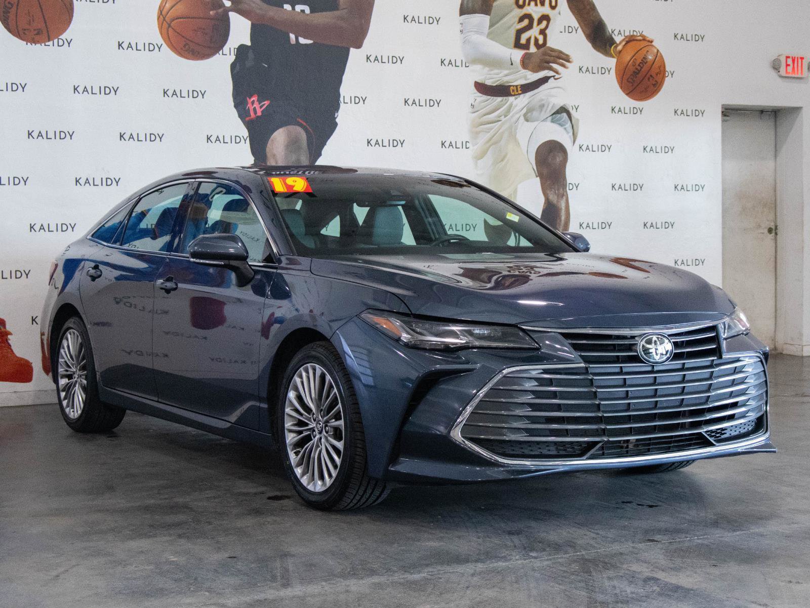 Used 2019 Toyota Avalon Limited image 20