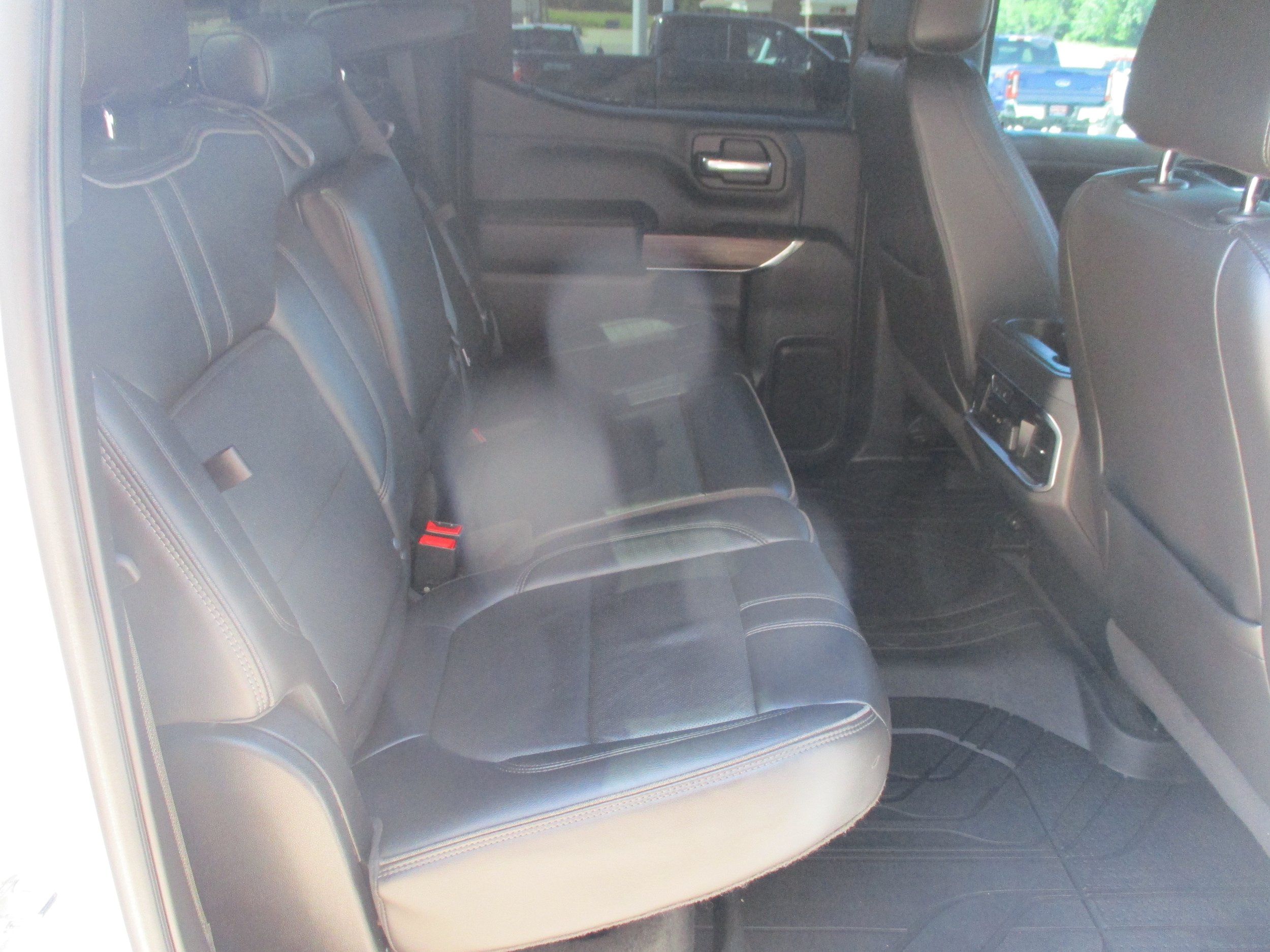 Used 2020 Chevrolet Silverado 1500 High Country w/ Technology Package AWD/4WD image 9