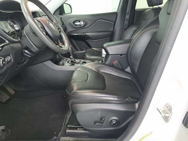 Used 2020 Jeep Cherokee Latitude Plus AWD/4WD image 23