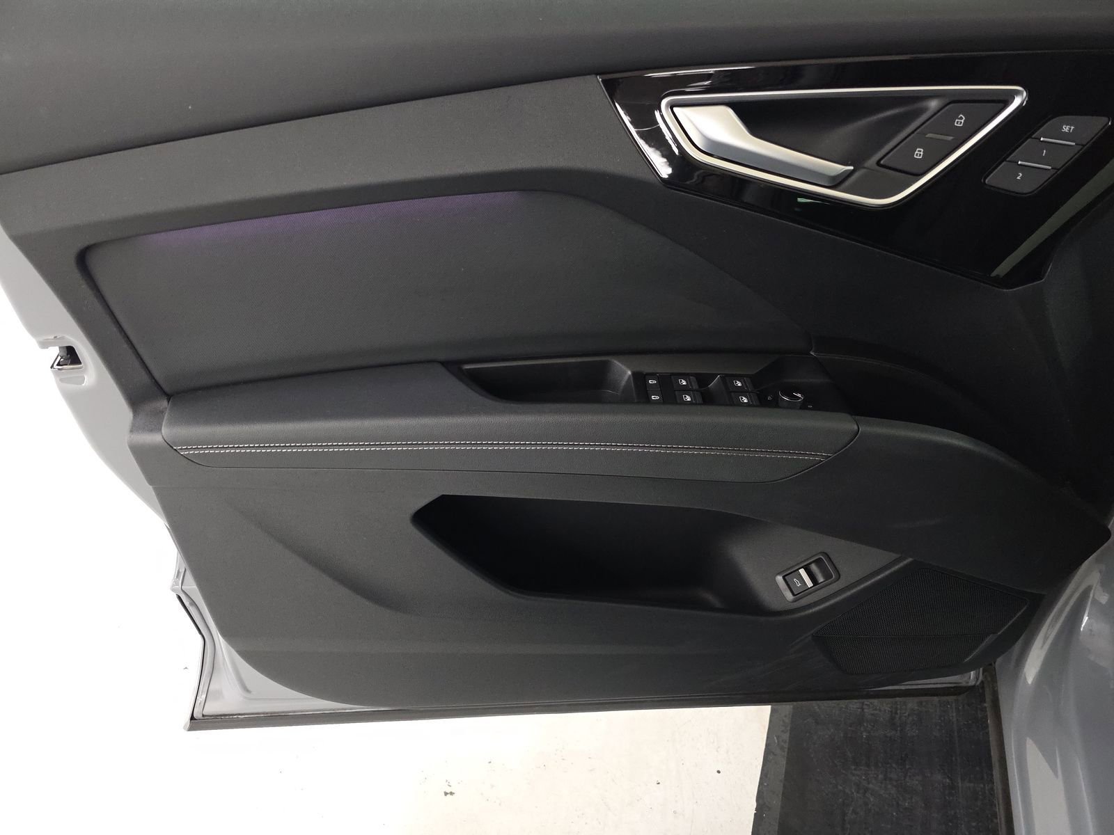 Used 2023 Audi Q4 e-tron Prestige AWD/4WD image 12